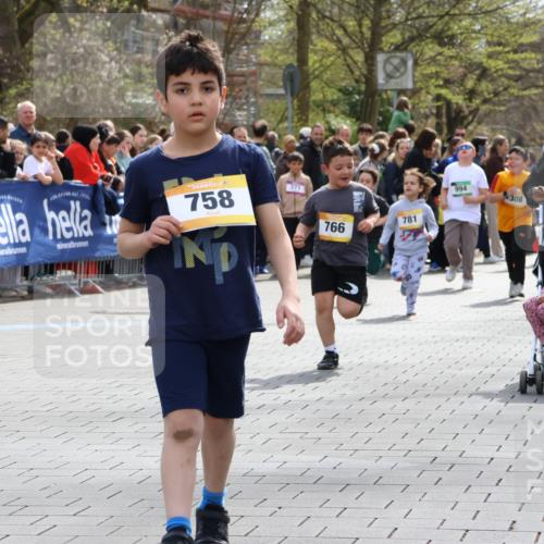 12.04.2026 - 45. Internationalen Wilhelmsburger Insellauf Strokosch-Dieckow http://msf.ph/oto/9490347 12.04.2026 14:22:51 Ziel 68, 757, 755, 765, 569, 766, 1625, 784, 1000, 781, 308, 140 meine-sportfotos.de