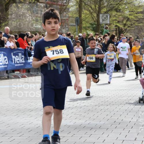 12.04.2026 - 45. Internationalen Wilhelmsburger Insellauf Strokosch-Dieckow http://msf.ph/oto/9490348 12.04.2026 14:22:51 Ziel 68, 757, 755, 765, 569, 766, 1625, 784, 1000, 781, 308, 140 meine-sportfotos.de