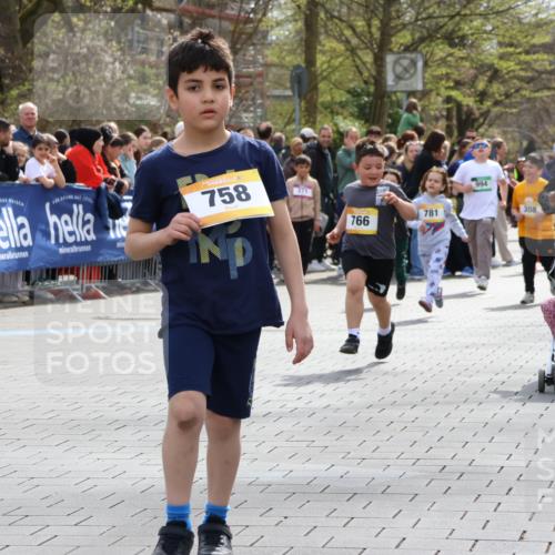 12.04.2026 - 45. Internationalen Wilhelmsburger Insellauf Strokosch-Dieckow http://msf.ph/oto/9490349 12.04.2026 14:22:51 Ziel 68, 757, 755, 765, 569, 766, 1625, 784, 1000, 781, 308, 140 meine-sportfotos.de