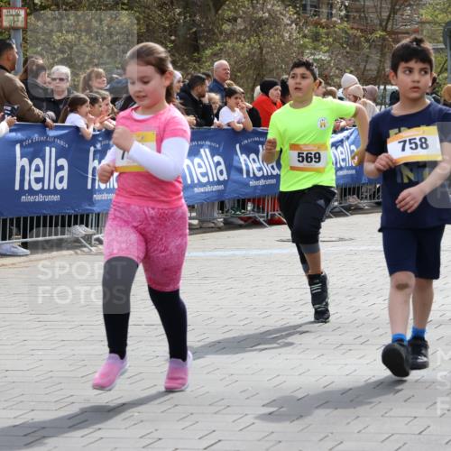 12.04.2026 - 45. Internationalen Wilhelmsburger Insellauf Strokosch-Dieckow http://msf.ph/oto/9490356 12.04.2026 14:22:49 Ziel 743, 778, 779, 68, 757, 755, 765, 569, 766, 1625, 784, 1000, 781 meine-sportfotos.de