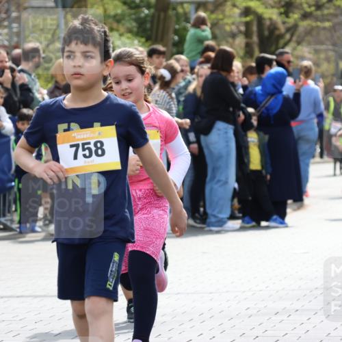 12.04.2026 - 45. Internationalen Wilhelmsburger Insellauf Strokosch-Dieckow http://msf.ph/oto/9490359 12.04.2026 14:22:48 Ziel 780, 743, 778, 779, 68, 757, 755, 765, 569, 766, 1625, 784, 1000 meine-sportfotos.de
