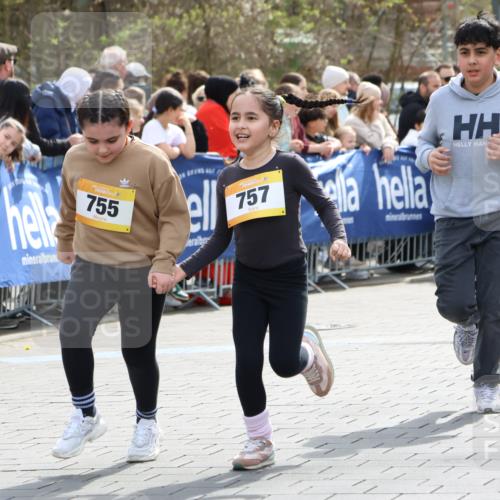 12.04.2026 - 45. Internationalen Wilhelmsburger Insellauf Strokosch-Dieckow http://msf.ph/oto/9490368 12.04.2026 14:22:45 Ziel 1609, 780, 743, 778, 779, 68, 757, 755, 765, 569, 766 meine-sportfotos.de