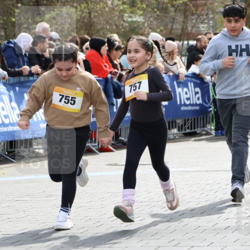 12.04.2026 - 45. Internationalen Wilhelmsburger Insellauf Strokosch-Dieckow http://msf.ph/oto/9490370 12.04.2026 14:22:45 Ziel 1609, 780, 743, 778, 779, 68, 757, 755, 765, 569, 766 meine-sportfotos.de