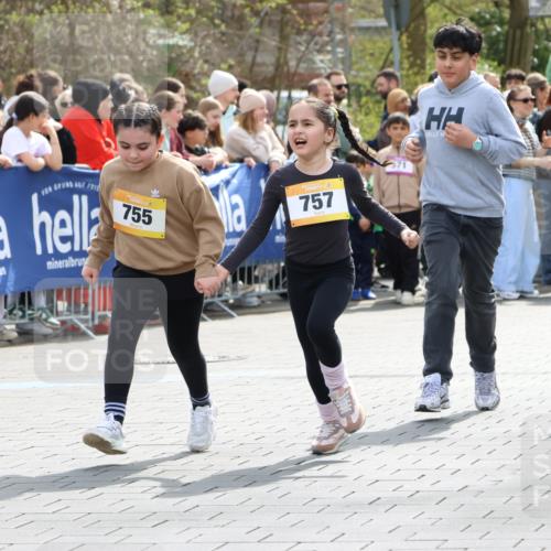 12.04.2026 - 45. Internationalen Wilhelmsburger Insellauf Strokosch-Dieckow http://msf.ph/oto/9490376 12.04.2026 14:22:45 Ziel 1609, 780, 743, 778, 779, 68, 757, 755, 765, 569, 766 meine-sportfotos.de