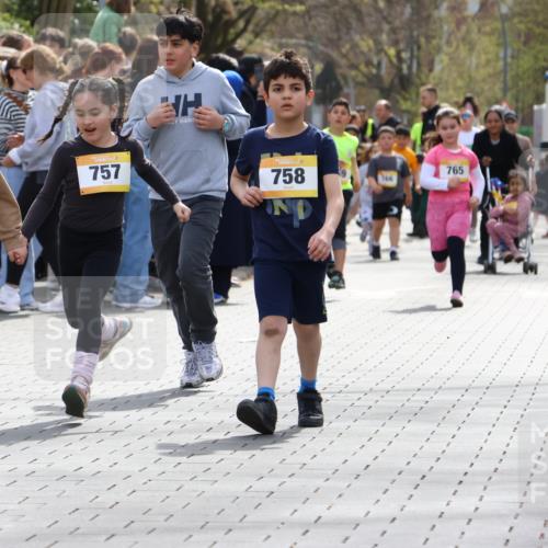 12.04.2026 - 45. Internationalen Wilhelmsburger Insellauf Strokosch-Dieckow http://msf.ph/oto/9490377 12.04.2026 14:22:44 Ziel 1609, 780, 743, 778, 779, 68, 757, 755, 765, 569 meine-sportfotos.de