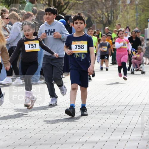 12.04.2026 - 45. Internationalen Wilhelmsburger Insellauf Strokosch-Dieckow http://msf.ph/oto/9490378 12.04.2026 14:22:44 Ziel 1609, 780, 743, 778, 779, 68, 757, 755, 765, 569 meine-sportfotos.de