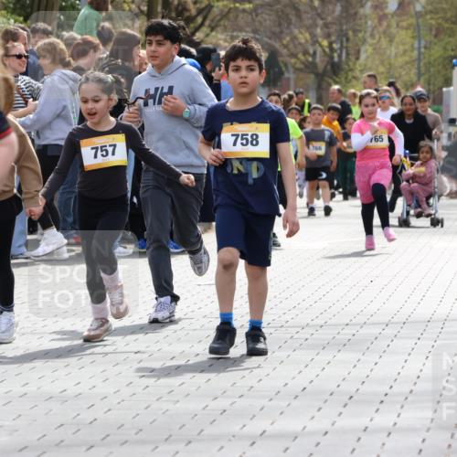 12.04.2026 - 45. Internationalen Wilhelmsburger Insellauf Strokosch-Dieckow http://msf.ph/oto/9490379 12.04.2026 14:22:43 Ziel 1609, 780, 743, 778, 779, 68, 757, 755, 765 meine-sportfotos.de