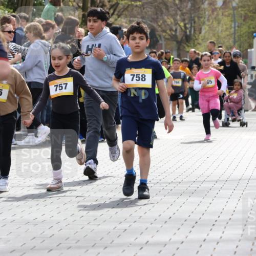12.04.2026 - 45. Internationalen Wilhelmsburger Insellauf Strokosch-Dieckow http://msf.ph/oto/9490380 12.04.2026 14:22:43 Ziel 1609, 780, 743, 778, 779, 68, 757, 755, 765 meine-sportfotos.de