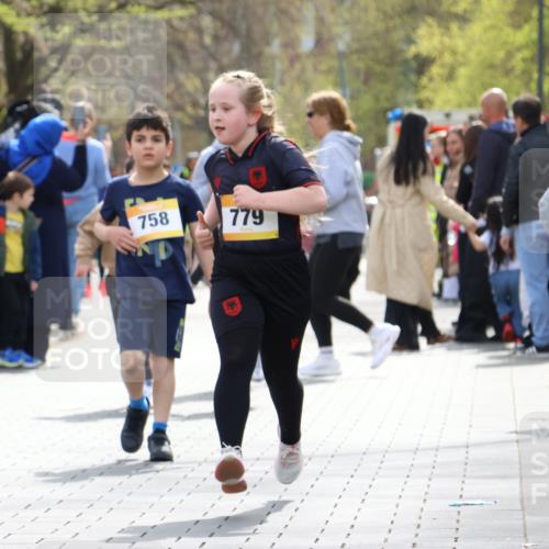 12.04.2026 - 45. Internationalen Wilhelmsburger Insellauf Strokosch-Dieckow http://msf.ph/oto/9490381 12.04.2026 14:22:42 Ziel 327, 1609, 780, 743, 778, 779, 68, 757, 755 meine-sportfotos.de
