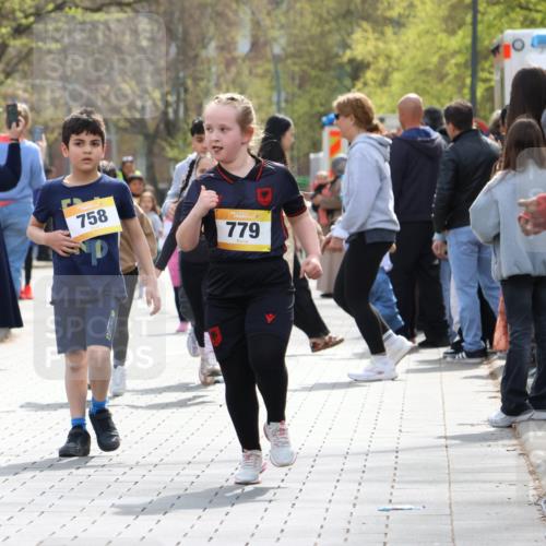 12.04.2026 - 45. Internationalen Wilhelmsburger Insellauf Strokosch-Dieckow http://msf.ph/oto/9490387 12.04.2026 14:22:41 Ziel 327, 1609, 780, 743, 778, 779, 68, 757, 755 meine-sportfotos.de