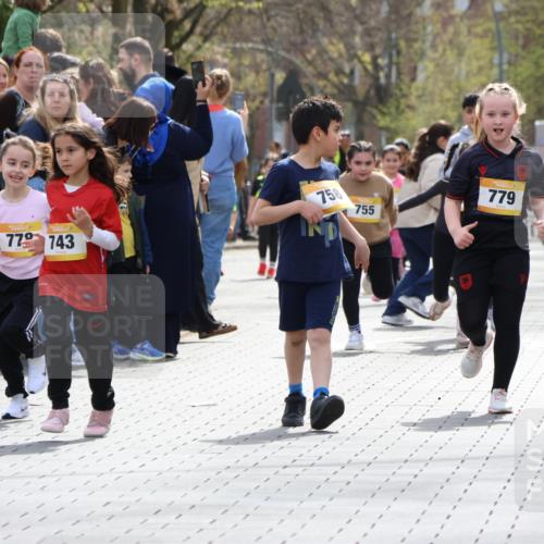 12.04.2026 - 45. Internationalen Wilhelmsburger Insellauf Strokosch-Dieckow http://msf.ph/oto/9490392 12.04.2026 14:22:40 Ziel 327, 1609, 780, 743, 778, 779, 68 meine-sportfotos.de