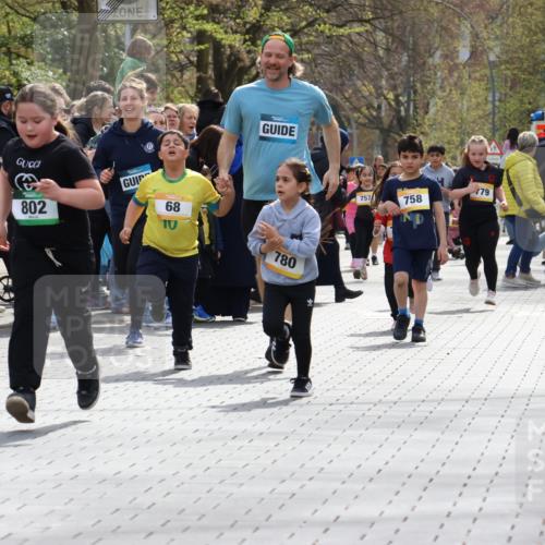 12.04.2026 - 45. Internationalen Wilhelmsburger Insellauf Strokosch-Dieckow http://msf.ph/oto/9490400 12.04.2026 14:22:36 Ziel 670, 327, 1609, 780 meine-sportfotos.de