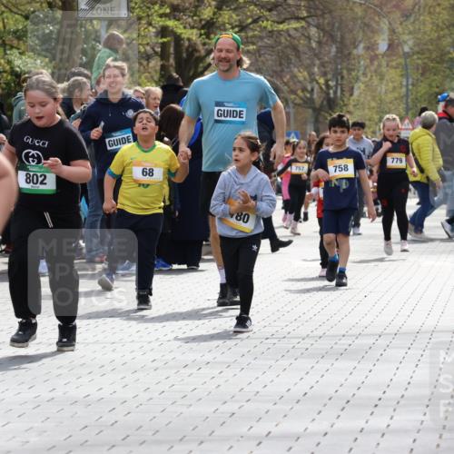 12.04.2026 - 45. Internationalen Wilhelmsburger Insellauf Strokosch-Dieckow http://msf.ph/oto/9490401 12.04.2026 14:22:36 Ziel 670, 327, 1609, 780 meine-sportfotos.de