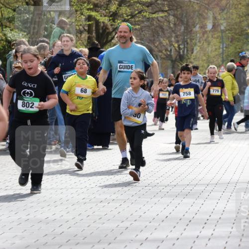 12.04.2026 - 45. Internationalen Wilhelmsburger Insellauf Strokosch-Dieckow http://msf.ph/oto/9490402 12.04.2026 14:22:36 Ziel 670, 327, 1609, 780 meine-sportfotos.de