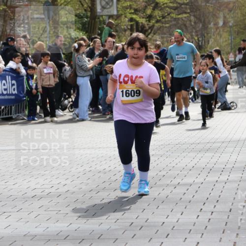 12.04.2026 - 45. Internationalen Wilhelmsburger Insellauf Strokosch-Dieckow http://msf.ph/oto/9490407 12.04.2026 14:22:35 Ziel 670, 327, 1609 meine-sportfotos.de