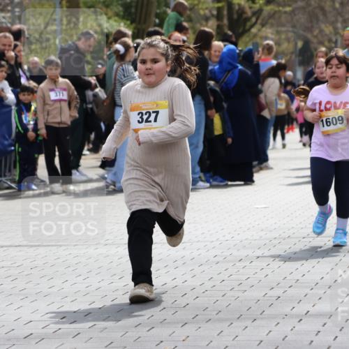 12.04.2026 - 45. Internationalen Wilhelmsburger Insellauf Strokosch-Dieckow http://msf.ph/oto/9490411 12.04.2026 14:22:32 Ziel 555, 1629, 56, 670, 327 meine-sportfotos.de