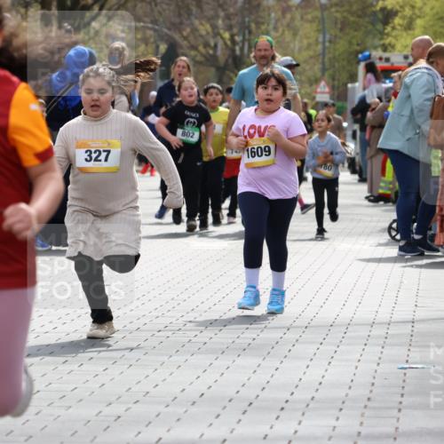 12.04.2026 - 45. Internationalen Wilhelmsburger Insellauf Strokosch-Dieckow http://msf.ph/oto/9490414 12.04.2026 14:22:31 Ziel 315, 973, 555, 1629, 56, 670, 327 meine-sportfotos.de