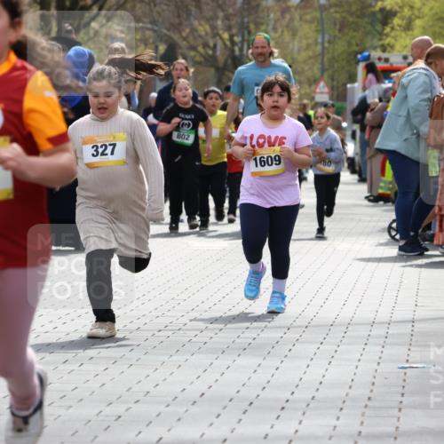 12.04.2026 - 45. Internationalen Wilhelmsburger Insellauf Strokosch-Dieckow http://msf.ph/oto/9490415 12.04.2026 14:22:31 Ziel 315, 973, 555, 1629, 56, 670, 327 meine-sportfotos.de