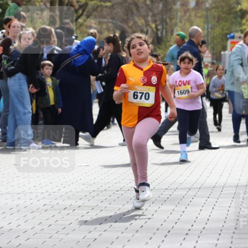 12.04.2026 - 45. Internationalen Wilhelmsburger Insellauf Strokosch-Dieckow http://msf.ph/oto/9490418 12.04.2026 14:22:30 Ziel 559, 315, 973, 555, 1629, 56, 670, 327 meine-sportfotos.de