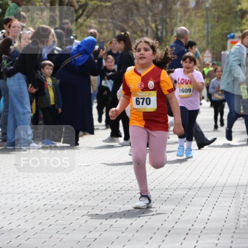 12.04.2026 - 45. Internationalen Wilhelmsburger Insellauf Strokosch-Dieckow http://msf.ph/oto/9490420 12.04.2026 14:22:30 Ziel 559, 315, 973, 555, 1629, 56, 670, 327 meine-sportfotos.de