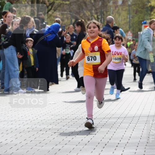 12.04.2026 - 45. Internationalen Wilhelmsburger Insellauf Strokosch-Dieckow http://msf.ph/oto/9490421 12.04.2026 14:22:29 Ziel 761, 559, 315, 973, 555, 1629, 56, 670 meine-sportfotos.de