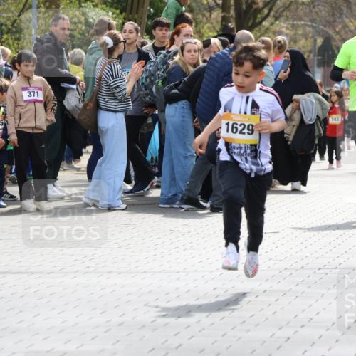12.04.2026 - 45. Internationalen Wilhelmsburger Insellauf Strokosch-Dieckow http://msf.ph/oto/9490426 12.04.2026 14:22:25 Ziel 580, 835, 752, 761, 559, 315, 973, 555, 1629, 56 meine-sportfotos.de