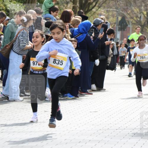 12.04.2026 - 45. Internationalen Wilhelmsburger Insellauf Strokosch-Dieckow http://msf.ph/oto/9490444 12.04.2026 14:22:18 Ziel 1620, 414, 805, 272, 124, 731, 739, 580, 835, 752, 761, 559 meine-sportfotos.de