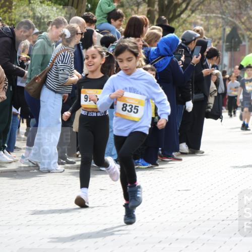 12.04.2026 - 45. Internationalen Wilhelmsburger Insellauf Strokosch-Dieckow http://msf.ph/oto/9490445 12.04.2026 14:22:18 Ziel 1620, 414, 805, 272, 124, 731, 739, 580, 835, 752, 761, 559 meine-sportfotos.de