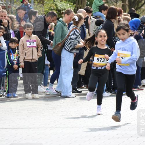 12.04.2026 - 45. Internationalen Wilhelmsburger Insellauf Strokosch-Dieckow http://msf.ph/oto/9490448 12.04.2026 14:22:18 Ziel 1620, 414, 805, 272, 124, 731, 739, 580, 835, 752, 761, 559 meine-sportfotos.de