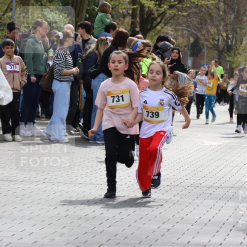 12.04.2026 - 45. Internationalen Wilhelmsburger Insellauf Strokosch-Dieckow http://msf.ph/oto/9490456 12.04.2026 14:22:13 Ziel 1615, 289, 668, 926, 981, 1620, 414, 805, 272, 124, 731, 739 meine-sportfotos.de