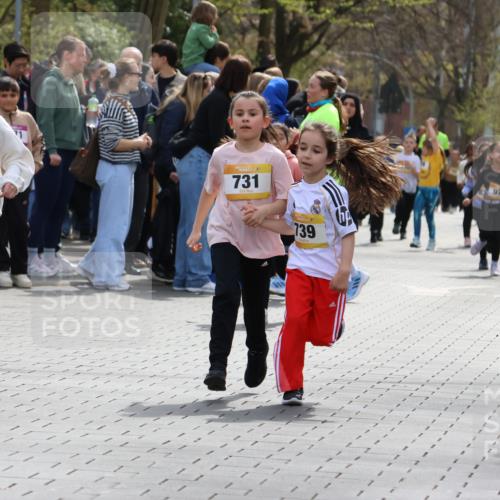 12.04.2026 - 45. Internationalen Wilhelmsburger Insellauf Strokosch-Dieckow http://msf.ph/oto/9490458 12.04.2026 14:22:13 Ziel 1615, 289, 668, 926, 981, 1620, 414, 805, 272, 124, 731, 739 meine-sportfotos.de