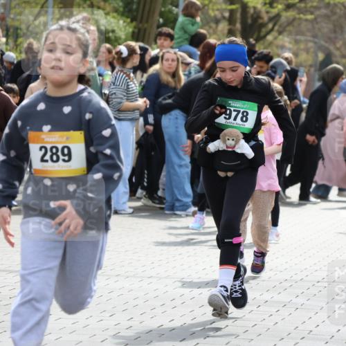 12.04.2026 - 45. Internationalen Wilhelmsburger Insellauf Strokosch-Dieckow http://msf.ph/oto/9490466 12.04.2026 14:22:09 Ziel 807, 685, 794, 1615, 289, 668, 926, 981, 1620, 414, 805, 272 meine-sportfotos.de
