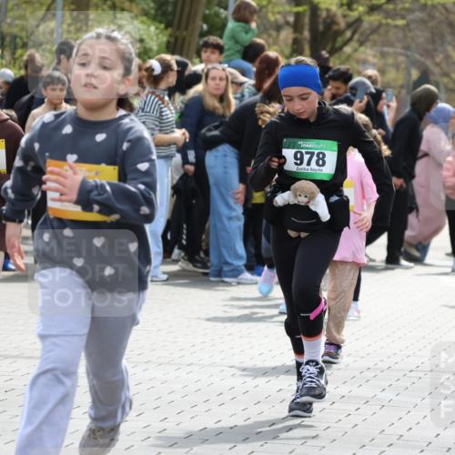 12.04.2026 - 45. Internationalen Wilhelmsburger Insellauf Strokosch-Dieckow http://msf.ph/oto/9490467 12.04.2026 14:22:09 Ziel 807, 685, 794, 1615, 289, 668, 926, 981, 1620, 414, 805, 272 meine-sportfotos.de