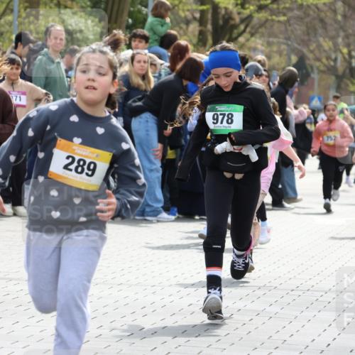 12.04.2026 - 45. Internationalen Wilhelmsburger Insellauf Strokosch-Dieckow http://msf.ph/oto/9490470 12.04.2026 14:22:09 Ziel 807, 685, 794, 1615, 289, 668, 926, 981, 1620, 414, 805, 272 meine-sportfotos.de