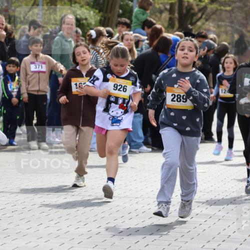 12.04.2026 - 45. Internationalen Wilhelmsburger Insellauf Strokosch-Dieckow http://msf.ph/oto/9490475 12.04.2026 14:22:08 Ziel 695, 798, 971, 807, 685, 794, 1615, 289, 668, 926, 981, 1620, 414, 805, 272 meine-sportfotos.de