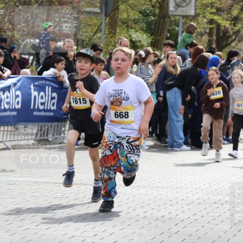 12.04.2026 - 45. Internationalen Wilhelmsburger Insellauf Strokosch-Dieckow http://msf.ph/oto/9490478 12.04.2026 14:22:06 Ziel 636, 612, 321, 695, 798, 971, 807, 685, 794, 1615, 289, 668, 926, 981, 1620, 414 meine-sportfotos.de