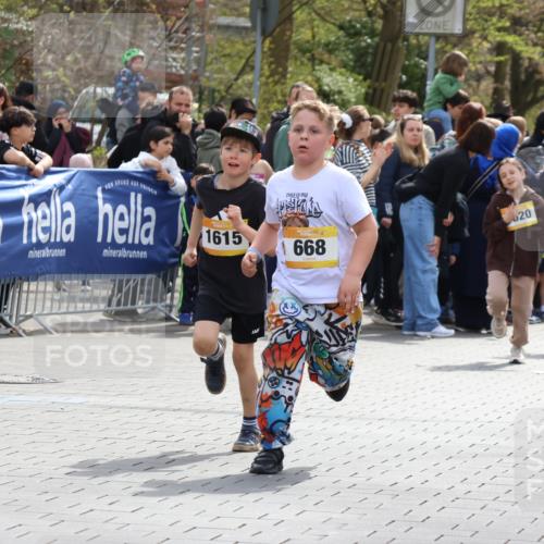 12.04.2026 - 45. Internationalen Wilhelmsburger Insellauf Strokosch-Dieckow http://msf.ph/oto/9490479 12.04.2026 14:22:06 Ziel 636, 612, 321, 695, 798, 971, 807, 685, 794, 1615, 289, 668, 926, 981, 1620, 414 meine-sportfotos.de