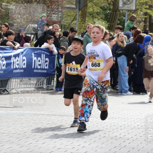 12.04.2026 - 45. Internationalen Wilhelmsburger Insellauf Strokosch-Dieckow http://msf.ph/oto/9490480 12.04.2026 14:22:06 Ziel 636, 612, 321, 695, 798, 971, 807, 685, 794, 1615, 289, 668, 926, 981, 1620, 414 meine-sportfotos.de