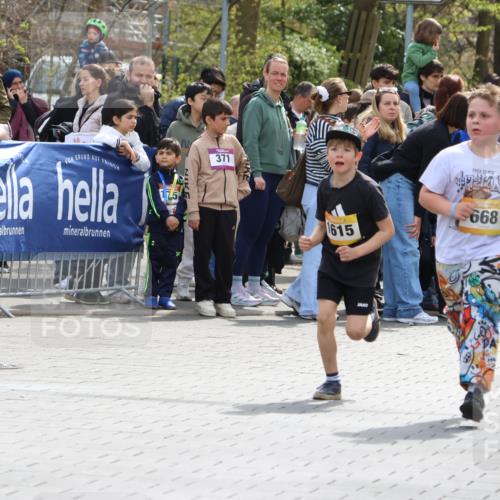 12.04.2026 - 45. Internationalen Wilhelmsburger Insellauf Strokosch-Dieckow http://msf.ph/oto/9490486 12.04.2026 14:22:05 Ziel 227, 636, 612, 321, 695, 798, 971, 807, 685, 794, 1615, 289, 668, 926, 981 meine-sportfotos.de