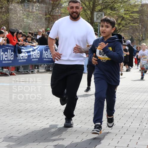 12.04.2026 - 45. Internationalen Wilhelmsburger Insellauf Strokosch-Dieckow http://msf.ph/oto/9490487 12.04.2026 14:22:03 Ziel 924, 824, 227, 636, 612, 321, 695, 798, 971, 807, 685, 794, 1615, 289, 668 meine-sportfotos.de