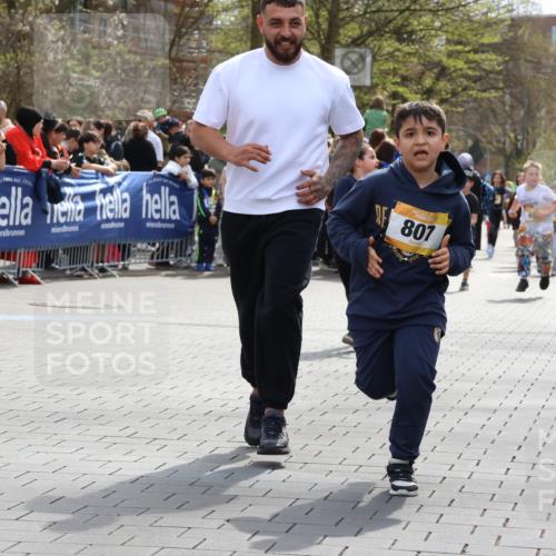 12.04.2026 - 45. Internationalen Wilhelmsburger Insellauf Strokosch-Dieckow http://msf.ph/oto/9490490 12.04.2026 14:22:03 Ziel 924, 824, 227, 636, 612, 321, 695, 798, 971, 807, 685, 794, 1615, 289, 668 meine-sportfotos.de