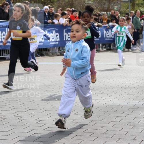 12.04.2026 - 45. Internationalen Wilhelmsburger Insellauf Strokosch-Dieckow http://msf.ph/oto/9490496 12.04.2026 14:22:01 Ziel 409, 595, 673, 924, 824, 227, 636, 612, 321, 695, 798, 971, 807, 685, 794 meine-sportfotos.de