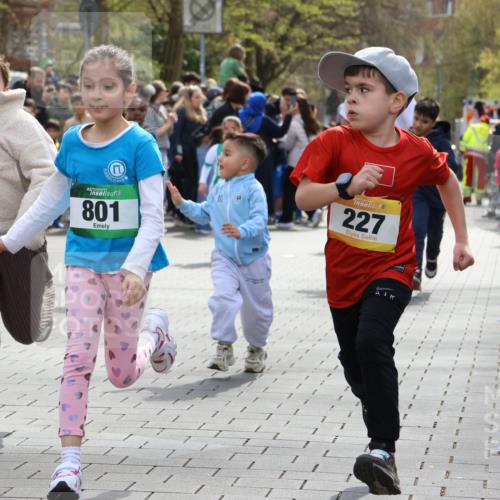 12.04.2026 - 45. Internationalen Wilhelmsburger Insellauf Strokosch-Dieckow http://msf.ph/oto/9490497 12.04.2026 14:21:59 Ziel 814, 95, 409, 595, 673, 924, 824, 227, 636, 612, 321, 695, 798, 971, 807, 685 meine-sportfotos.de