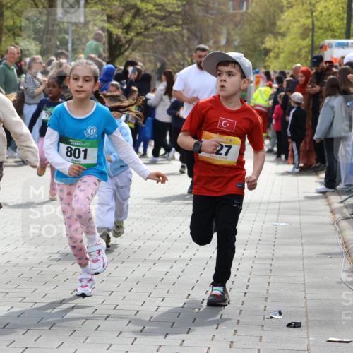 12.04.2026 - 45. Internationalen Wilhelmsburger Insellauf Strokosch-Dieckow http://msf.ph/oto/9490504 12.04.2026 14:21:59 Ziel 814, 95, 409, 595, 673, 924, 824, 227, 636, 612, 321, 695, 798, 971, 807, 685 meine-sportfotos.de