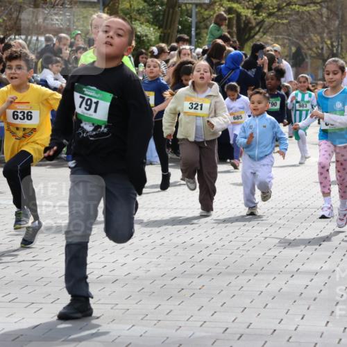 12.04.2026 - 45. Internationalen Wilhelmsburger Insellauf Strokosch-Dieckow http://msf.ph/oto/9490506 12.04.2026 14:21:58 Ziel 810, 488, 814, 95, 409, 595, 673, 924, 824, 227, 636, 612, 321, 695, 798, 971, 807, 685 meine-sportfotos.de