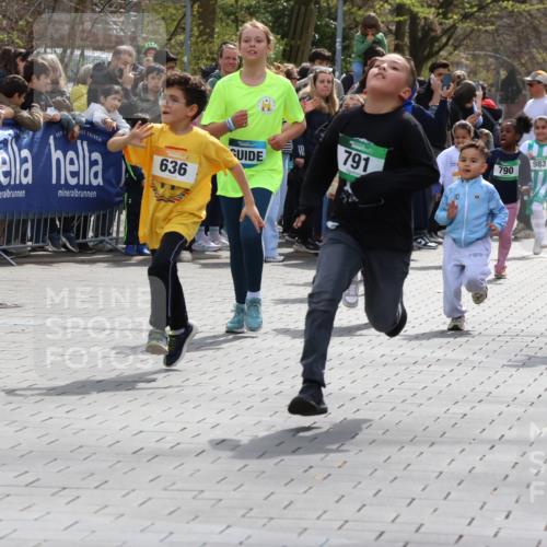12.04.2026 - 45. Internationalen Wilhelmsburger Insellauf Strokosch-Dieckow http://msf.ph/oto/9490509 12.04.2026 14:21:57 Ziel 236, 810, 488, 814, 95, 409, 595, 673, 924, 824, 227, 636, 612, 321, 695, 798, 971, 807, 685 meine-sportfotos.de