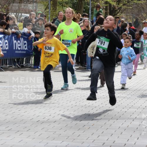 12.04.2026 - 45. Internationalen Wilhelmsburger Insellauf Strokosch-Dieckow http://msf.ph/oto/9490510 12.04.2026 14:21:57 Ziel 236, 810, 488, 814, 95, 409, 595, 673, 924, 824, 227, 636, 612, 321, 695, 798, 971, 807, 685 meine-sportfotos.de