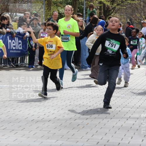 12.04.2026 - 45. Internationalen Wilhelmsburger Insellauf Strokosch-Dieckow http://msf.ph/oto/9490512 12.04.2026 14:21:57 Ziel 236, 810, 488, 814, 95, 409, 595, 673, 924, 824, 227, 636, 612, 321, 695, 798, 971, 807, 685 meine-sportfotos.de