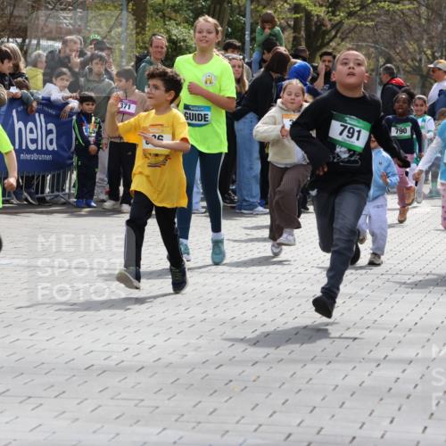 12.04.2026 - 45. Internationalen Wilhelmsburger Insellauf Strokosch-Dieckow http://msf.ph/oto/9490513 12.04.2026 14:21:57 Ziel 236, 810, 488, 814, 95, 409, 595, 673, 924, 824, 227, 636, 612, 321, 695, 798, 971, 807, 685 meine-sportfotos.de