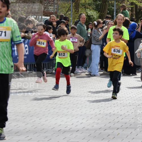 12.04.2026 - 45. Internationalen Wilhelmsburger Insellauf Strokosch-Dieckow http://msf.ph/oto/9490514 12.04.2026 14:21:56 Ziel 974, 482, 236, 810, 488, 814, 95, 409, 595, 673, 924, 824, 227, 636, 612, 321, 695, 798, 971 meine-sportfotos.de